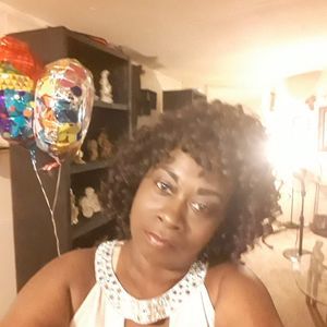 Meet your Posher, Caroline